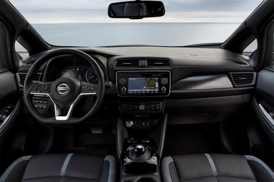 Торпедо Nissan Leaf 2018 года  (WW) (фото 13 из 40)
